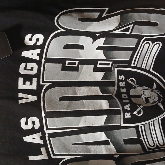 NEW NFL T-shirt- "LAS VEGAS RAIDERS" (Size Medium) - Picture 7 of 8